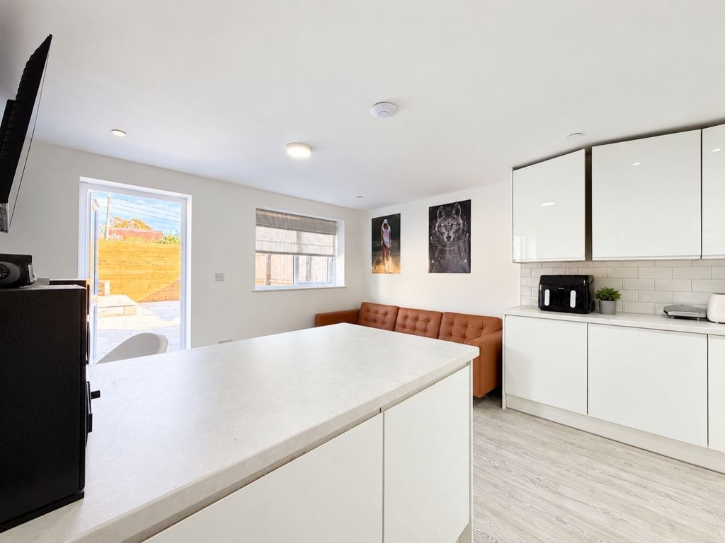 Property photo 2 of 14 92_Rhymney_4