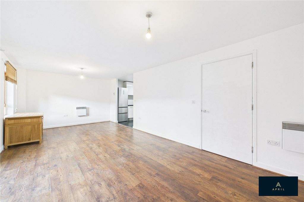 Property photo 2 of 28 Picture No. 33