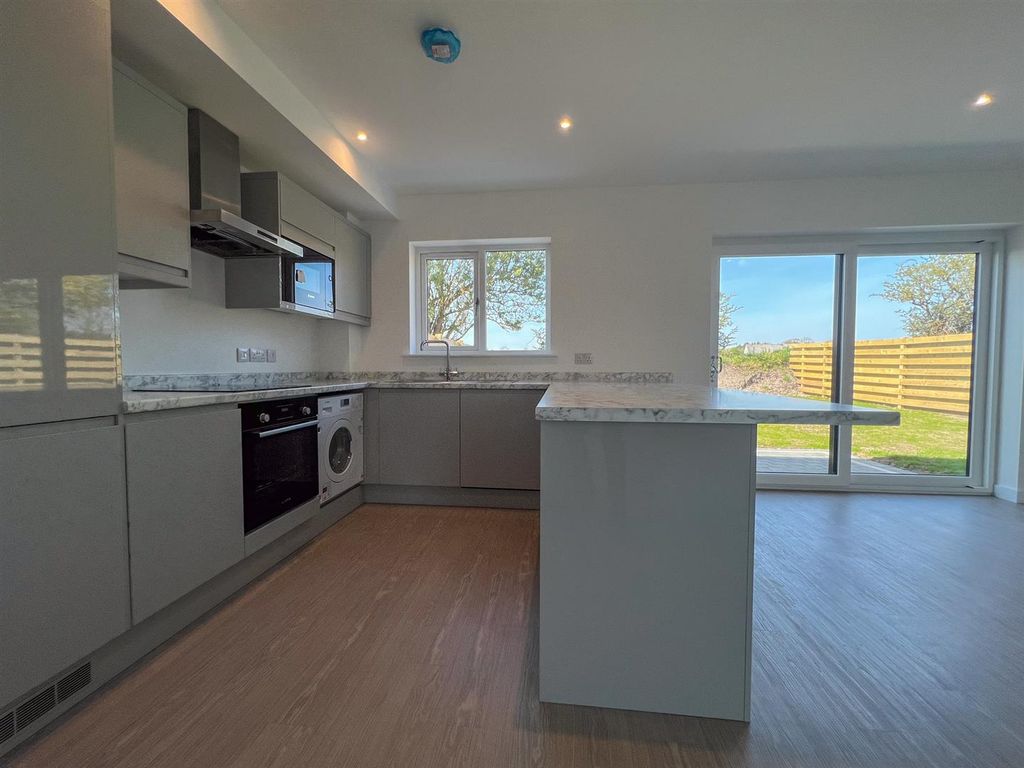 Additional image 4 of 3 bed semi-detached house to rentHouse 22, Oatlands Road, Andreas IM1