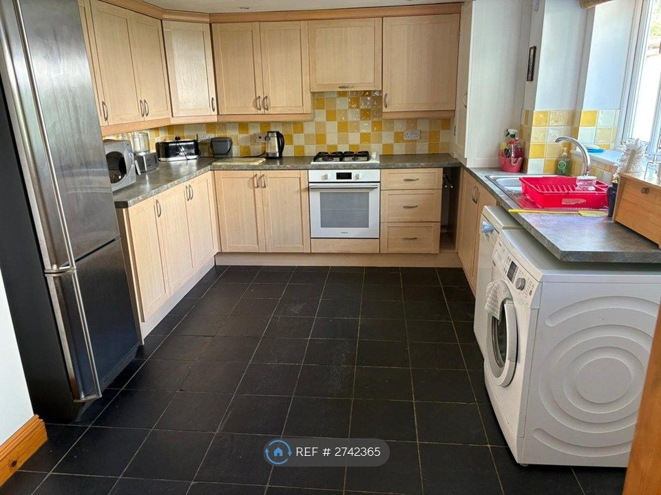 Property photo 3 of 13 Kitchen