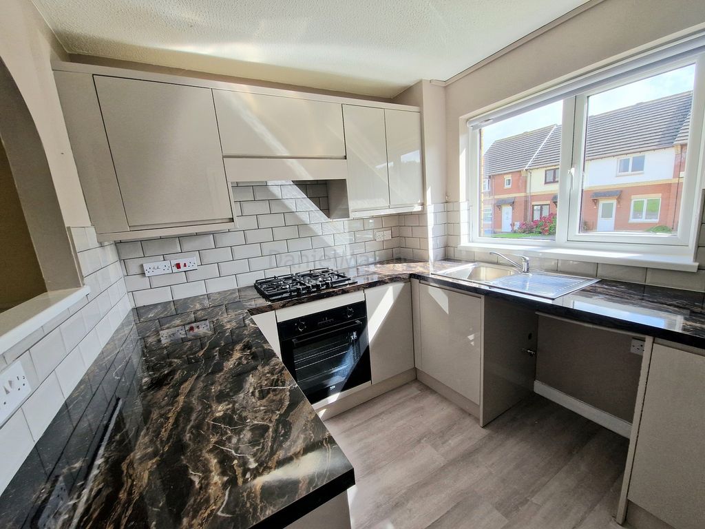 Property photo 3 of 7 Kitchen