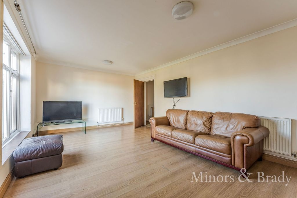 Property photo 2 of 21