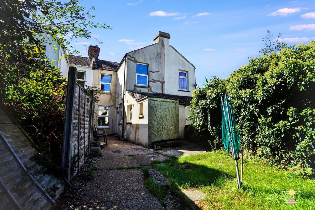 Property photo 2 of 25