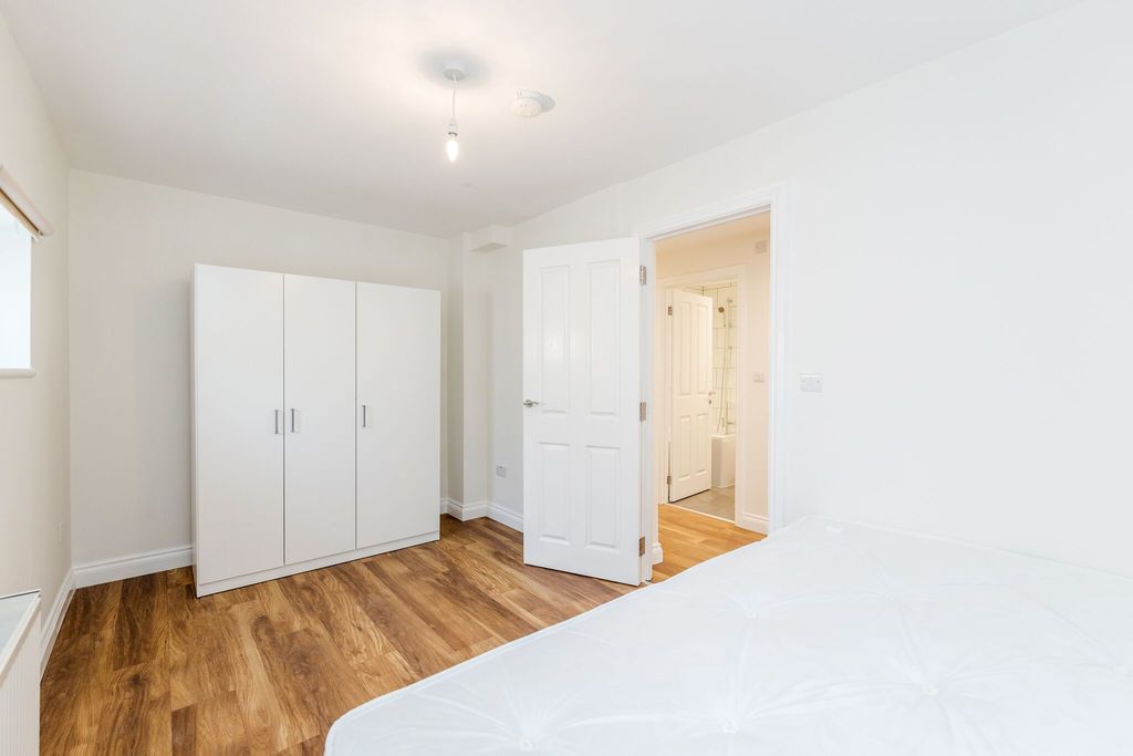 Property photo 3 of 27