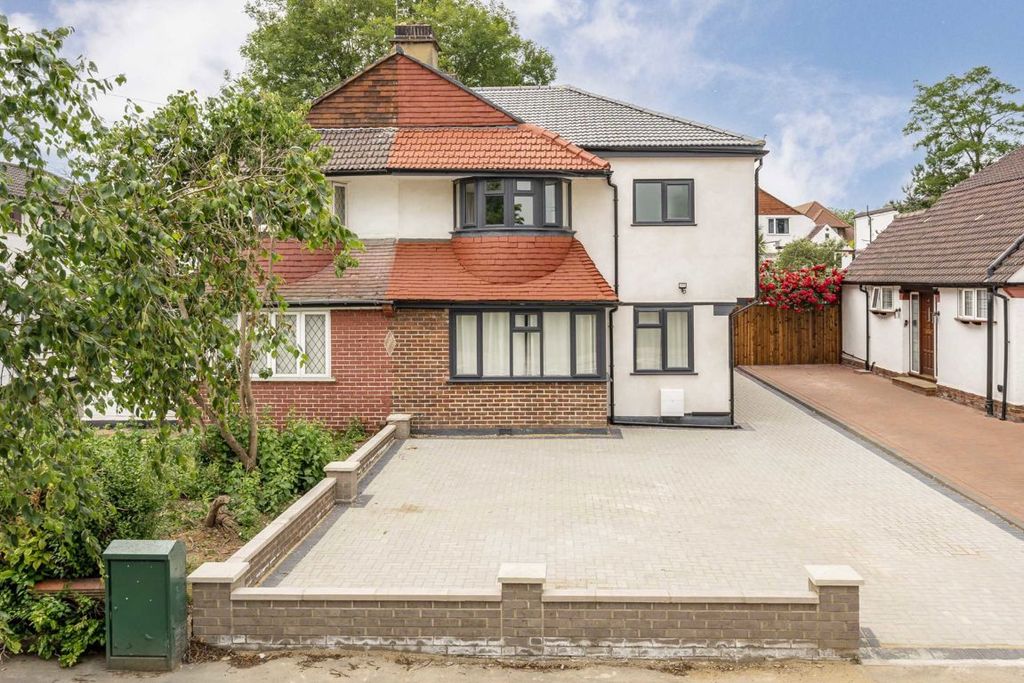 Property photo 1 of 8