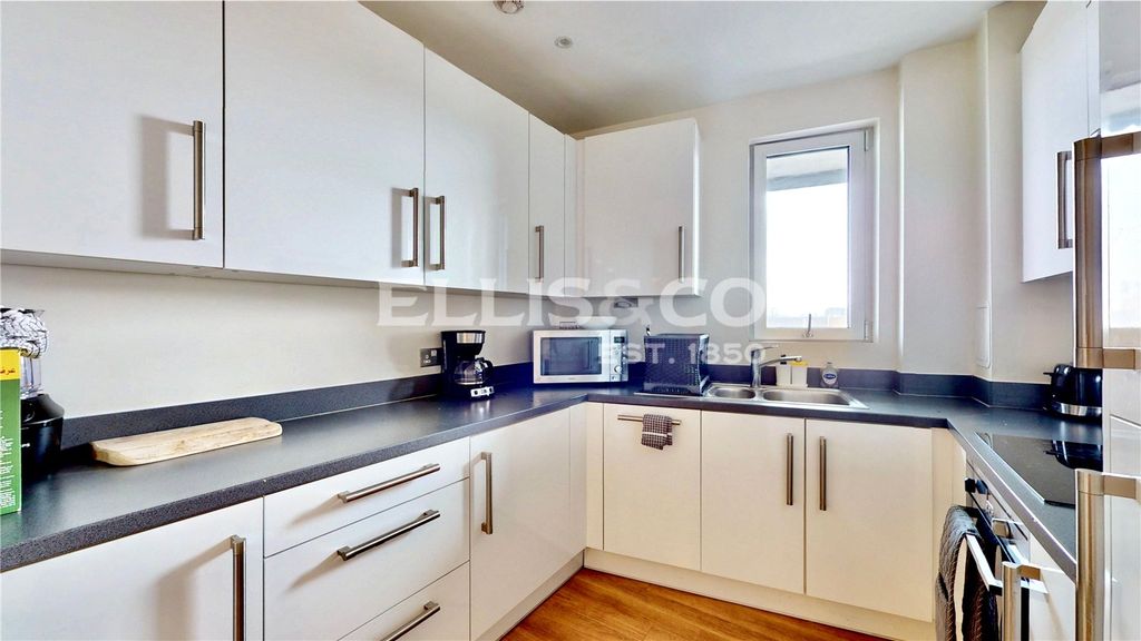 Property photo 3 of 11 Picture No. 18