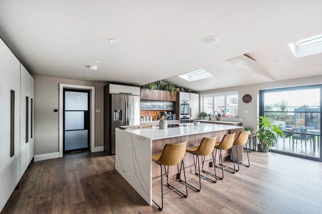 Property photo 3 of 25