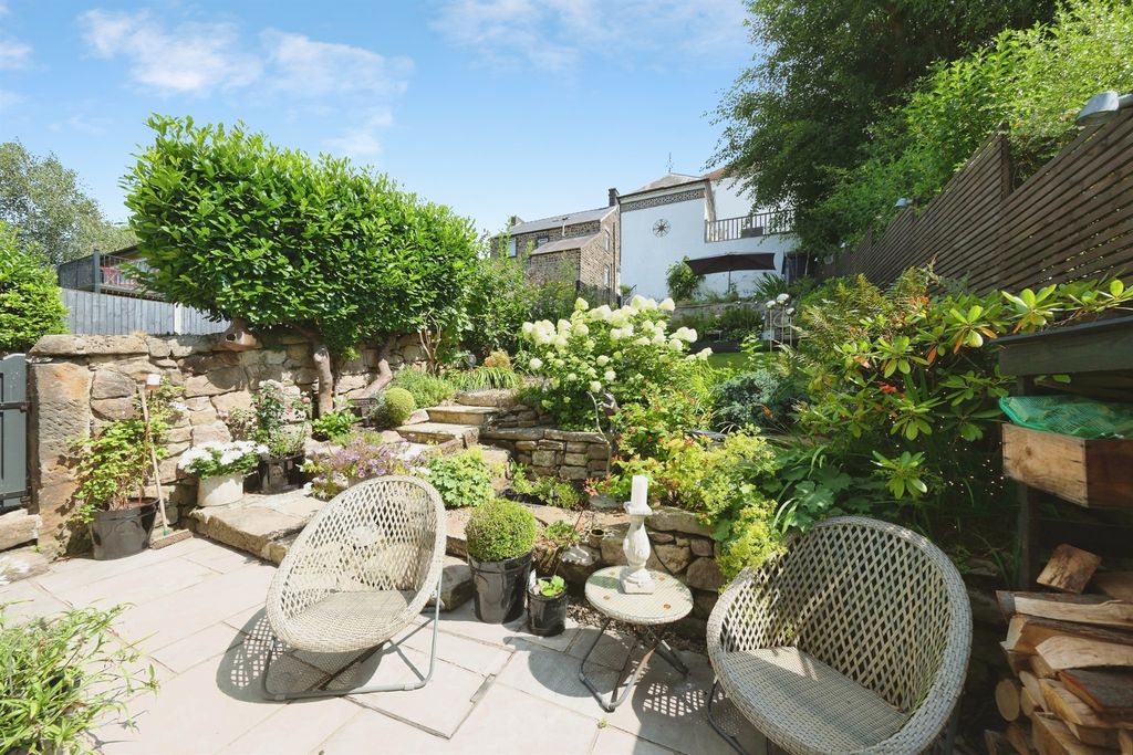 Property photo 2 of 27