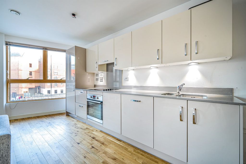 Property photo 2 of 9 Kitchen