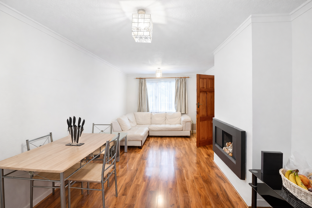 Property photo 3 of 9 Living Room