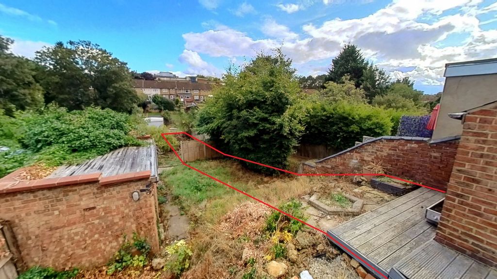 Property photo 3 of 9 Garden