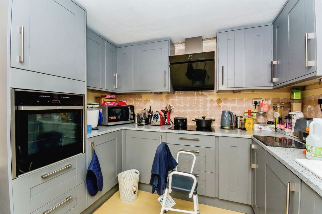 Property photo 3 of 17