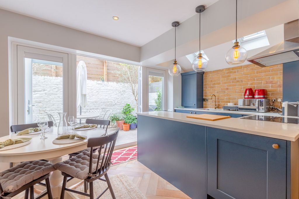 Property photo 2 of 26