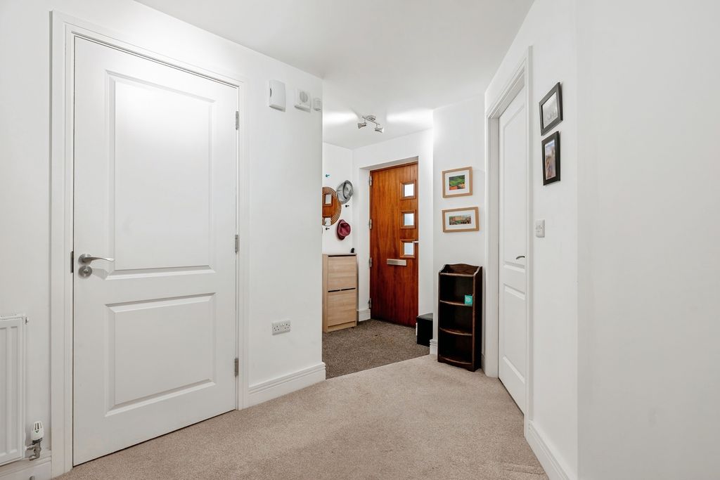 Property photo 2 of 23 Entrance Hallway