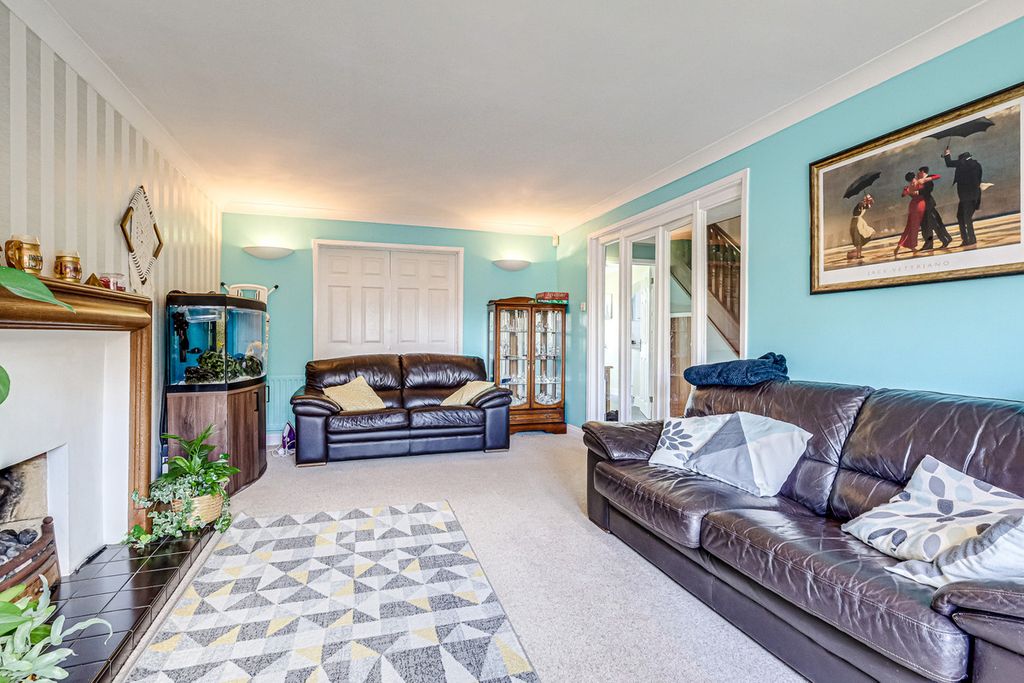Property photo 2 of 37