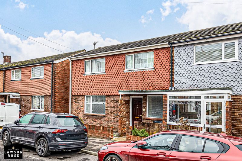 Property photo 1 of 21 .