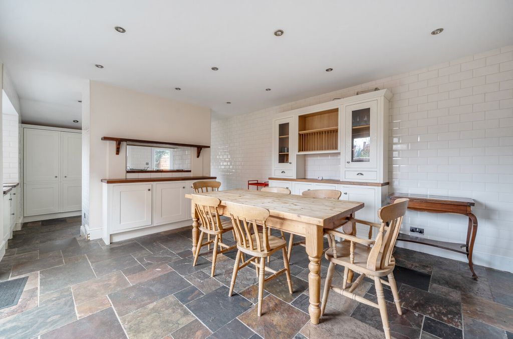 Property photo 2 of 24 1406894-18-698480...