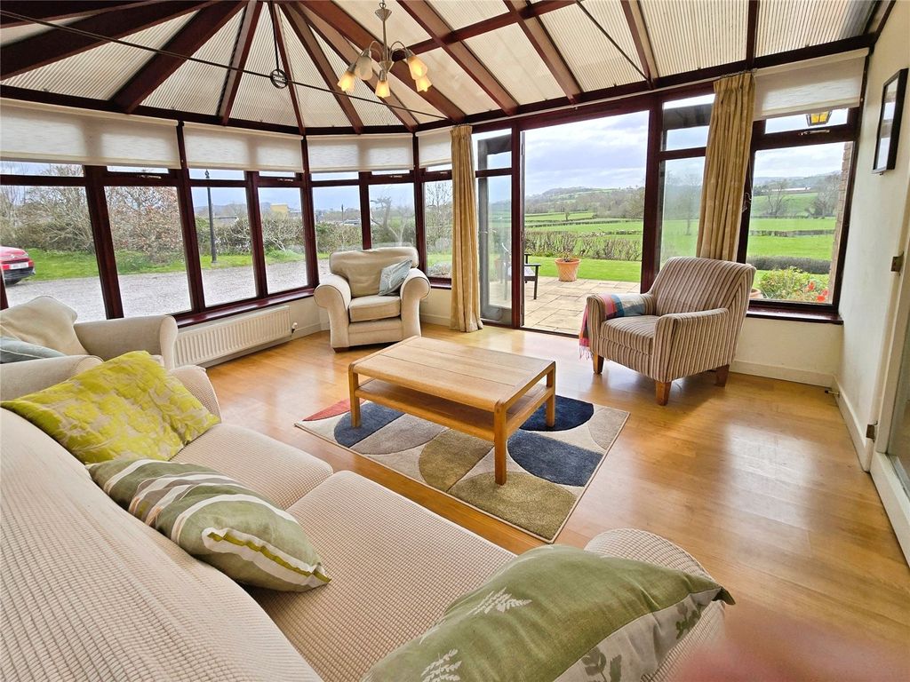 Property photo 3 of 22 Conservatory