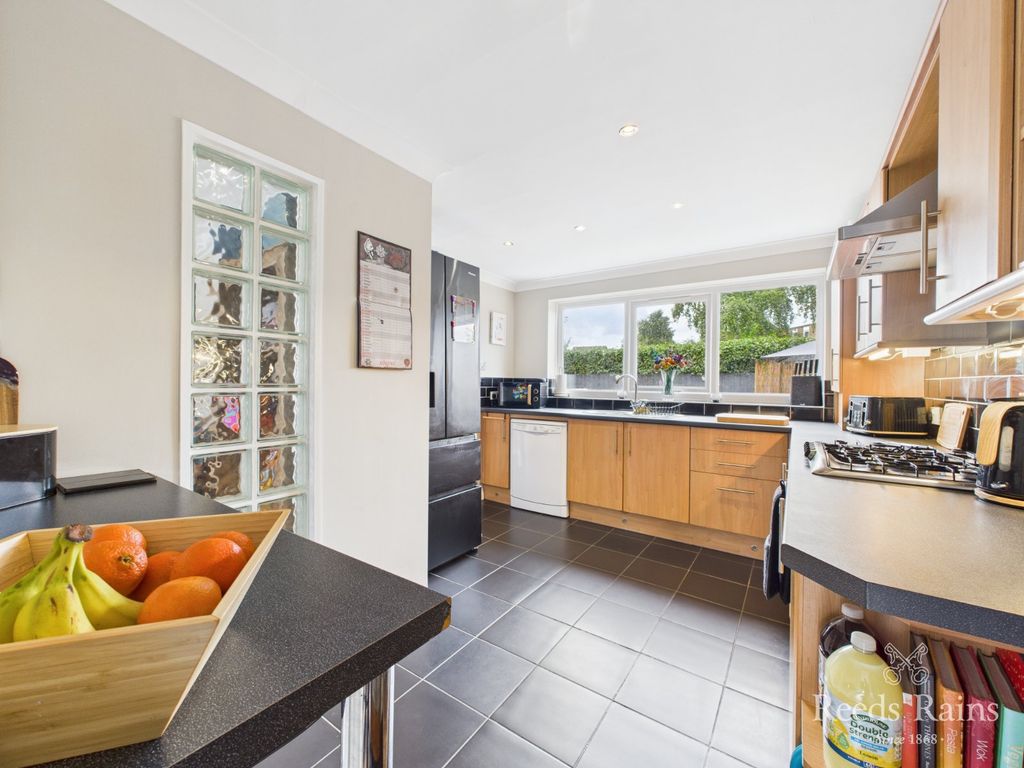 Property photo 3 of 24 Breakfast Kitchen