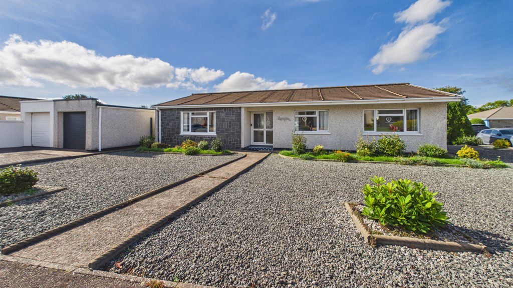 Property photo 1 of 17 3 Bedroom Bungalow For Sale