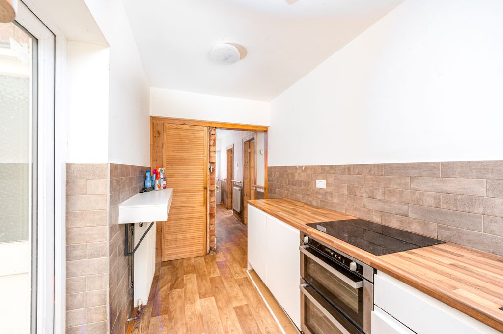 Property photo 2 of 28 11