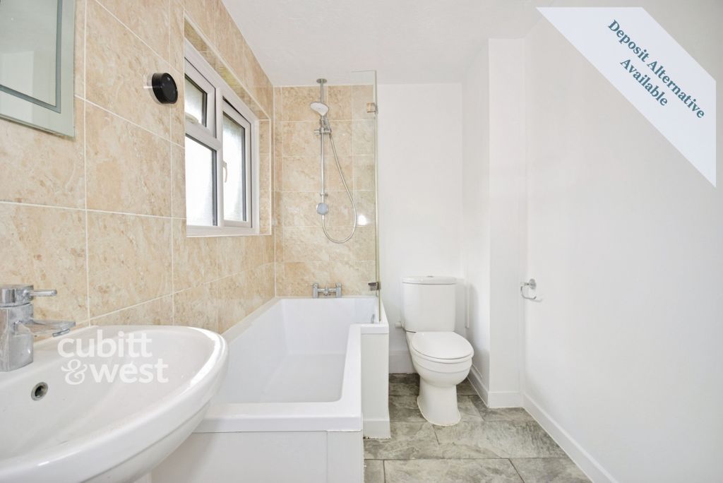 Property photo 3 of 10 Bathroom