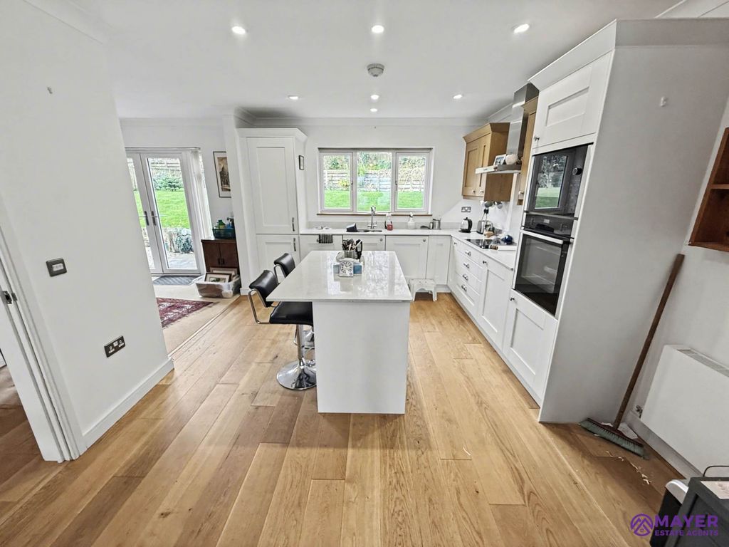 Property photo 3 of 20