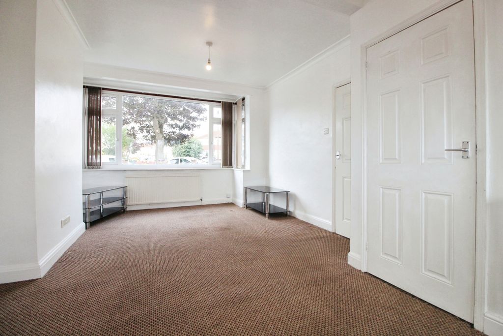 Property photo 3 of 19 Gallery