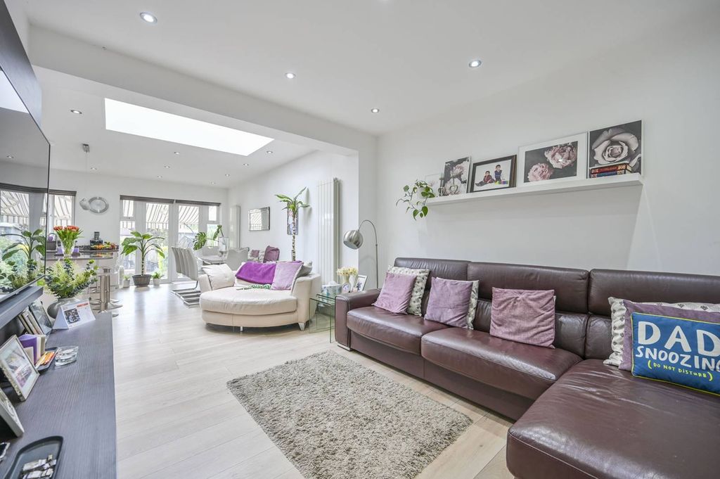 Property photo 3 of 27