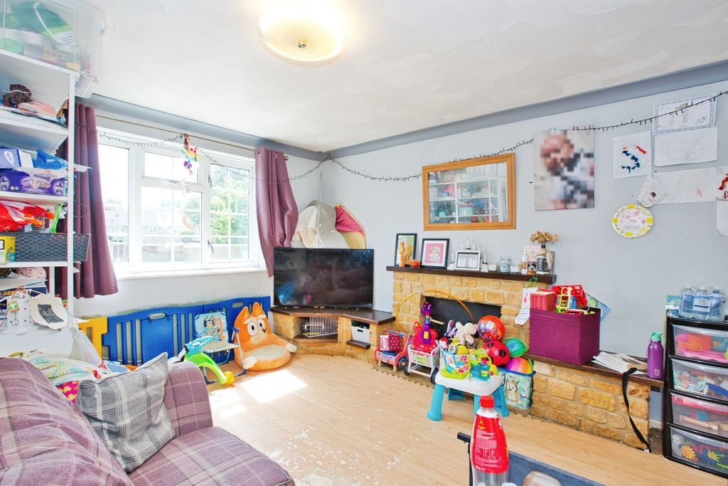 Property photo 2 of 17