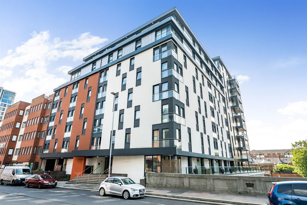 Property photo 1 of 8 (Main)