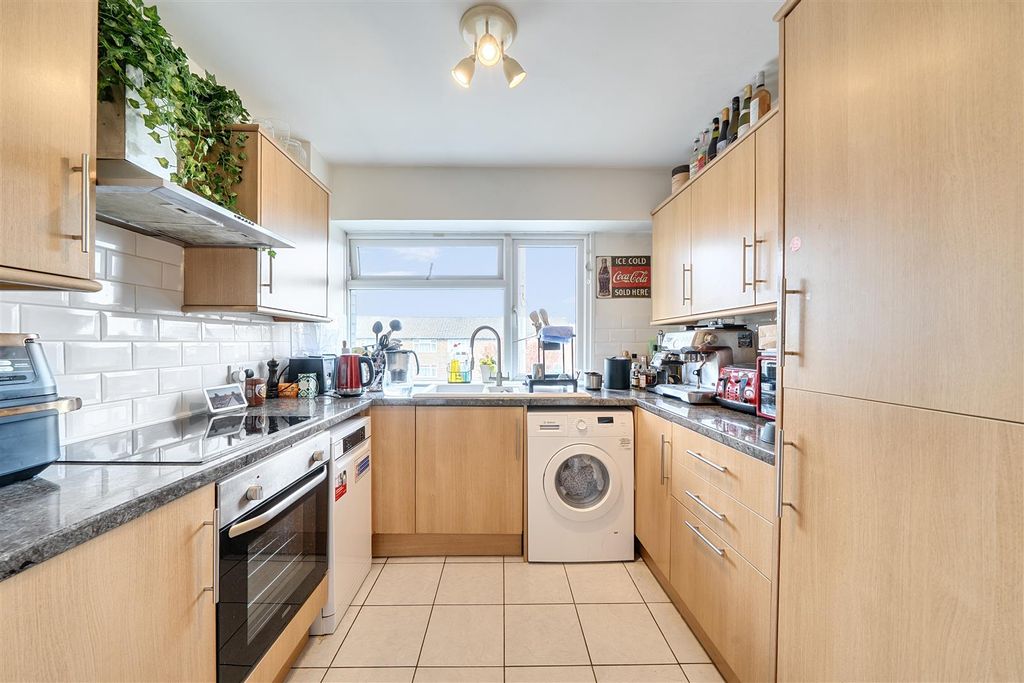 Property photo 3 of 20 1372748-8-68Ff59749B15A.Jpg