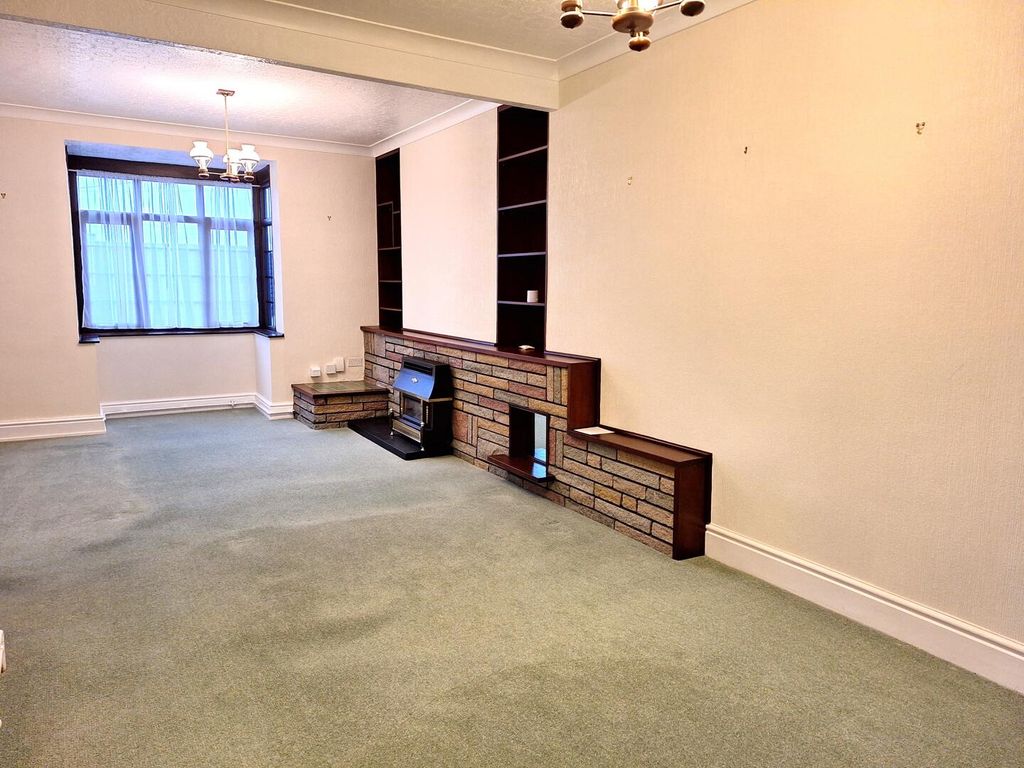 Property photo 2 of 22 Living Room