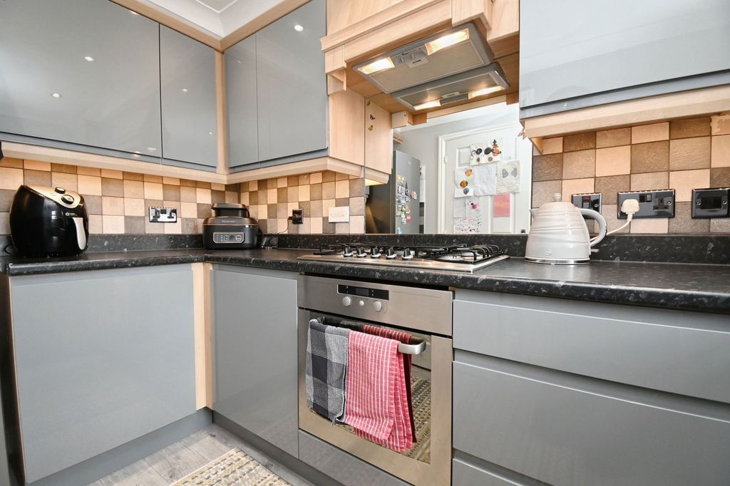 Property photo 2 of 23