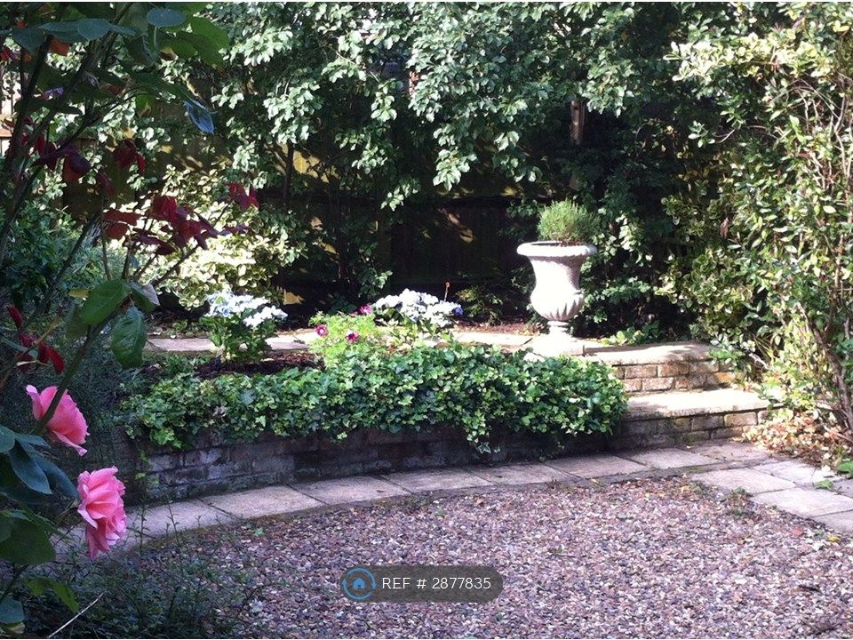 Property photo 1 of 8 Private South West Facing Garden