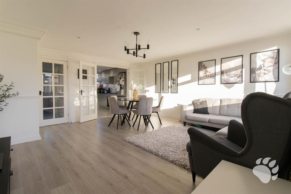 Property photo 2 of 16 Lounge / Diner