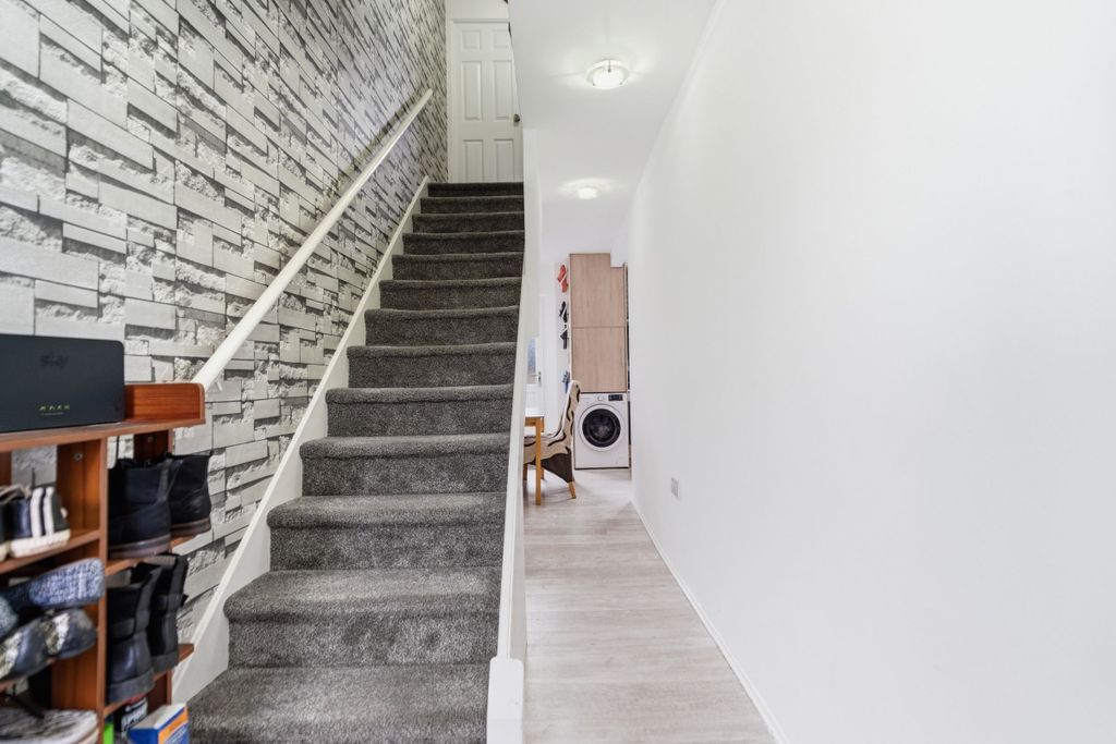 Property photo 3 of 31