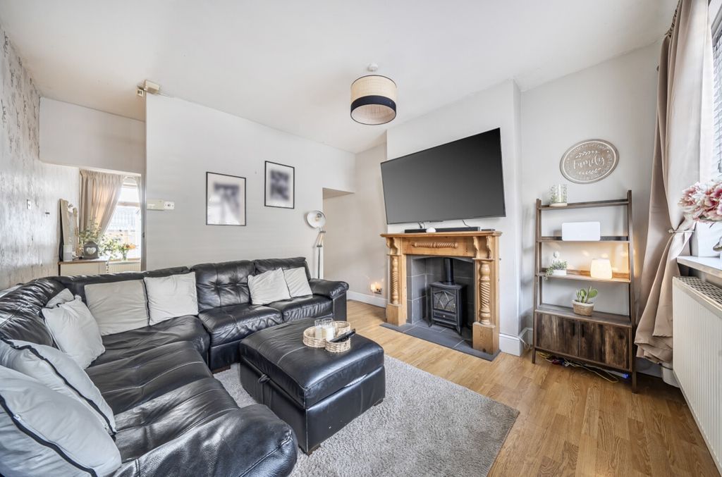 Property photo 3 of 12 1417315-4-6995Cefc43c72