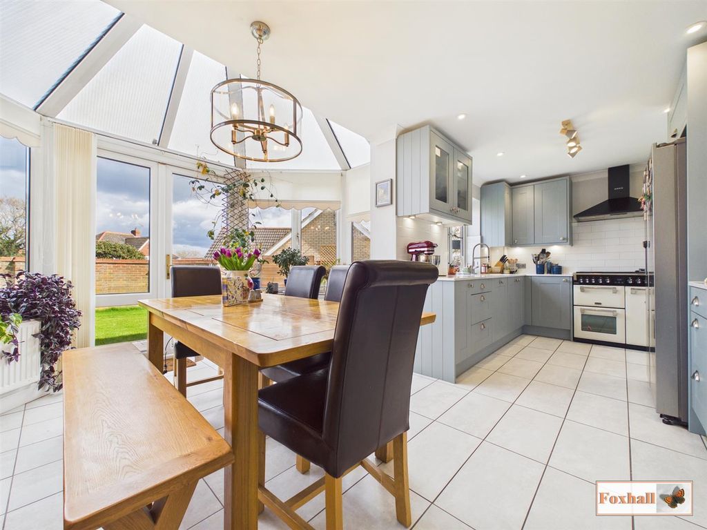 Property photo 2 of 27 Kitchen / Dining Area