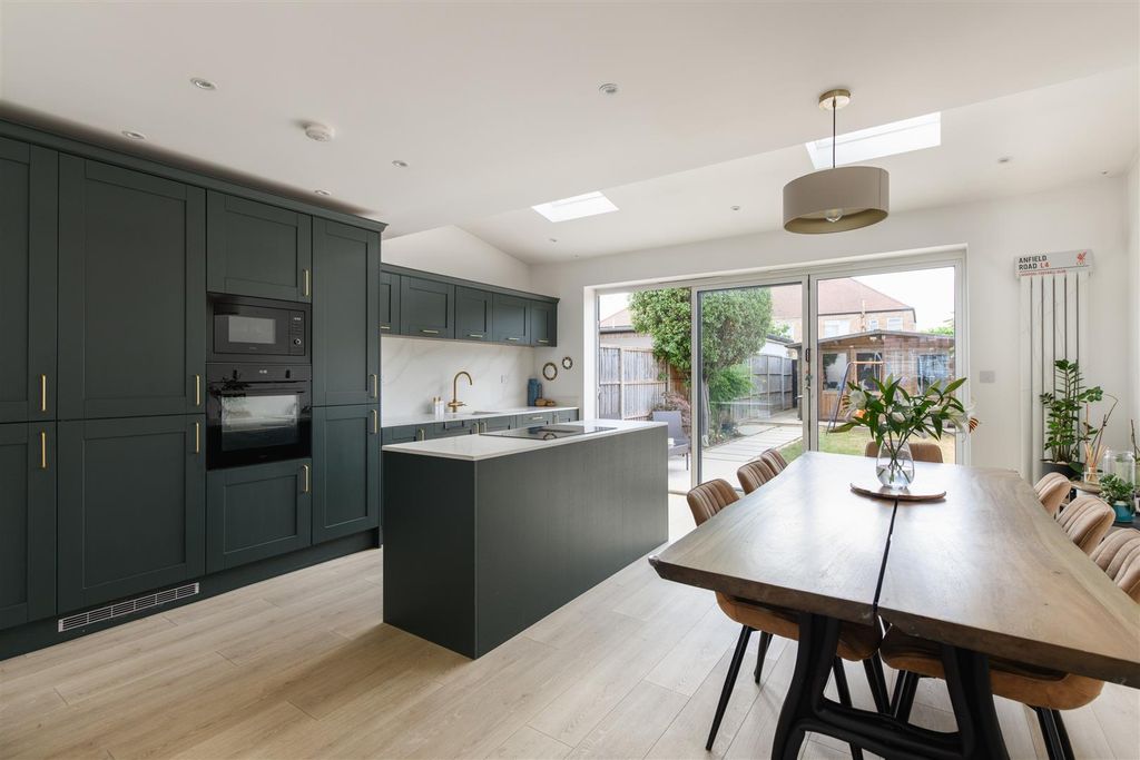 Property photo 1 of 18 Woodgrange 11.Jpg