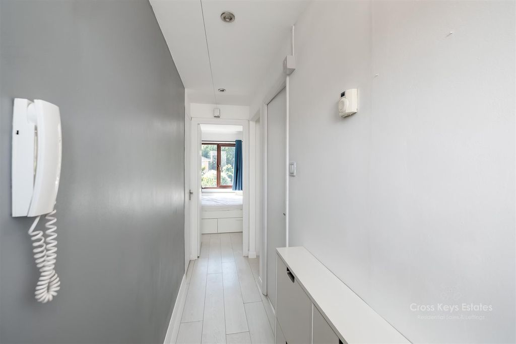 Property photo 3 of 18 Hall