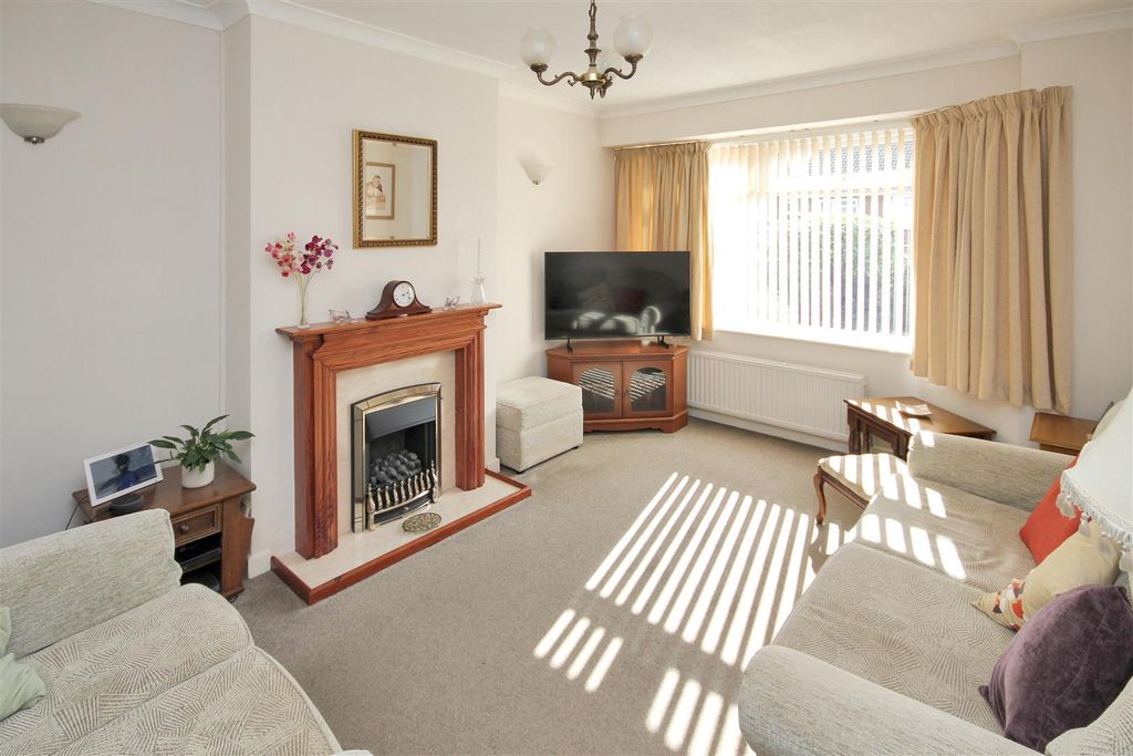 Property photo 2 of 17 Lounge.Jpg