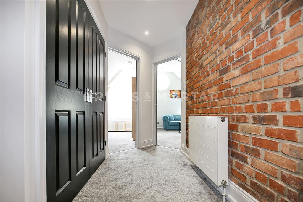 Property photo 2 of 12 Img_9962.Jpg