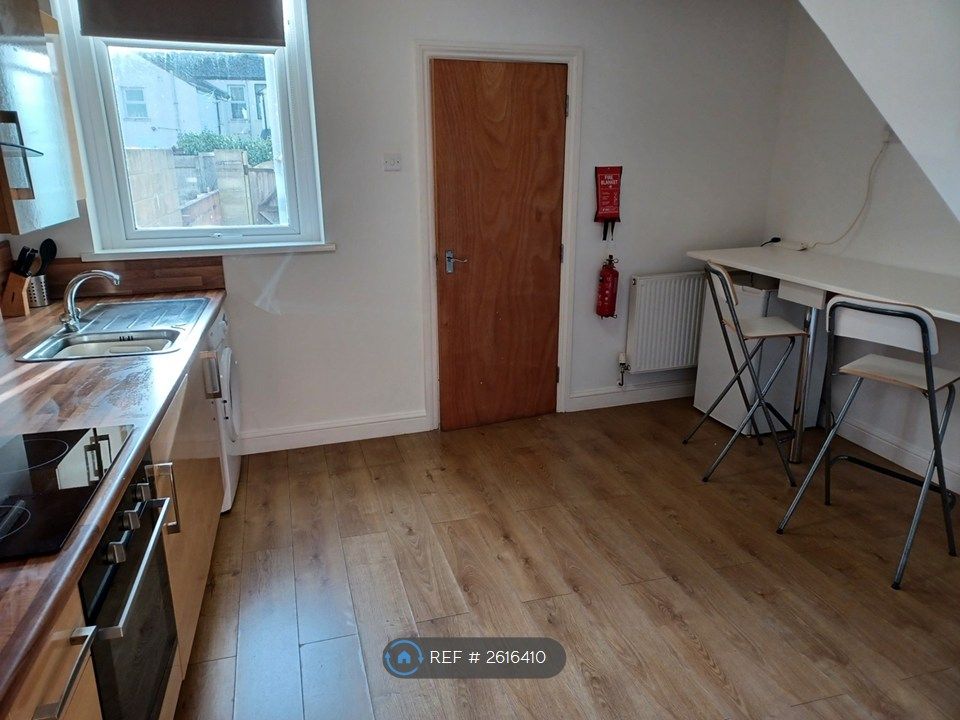 Property photo 3 of 7 Kitchen + Breakfast Bar
