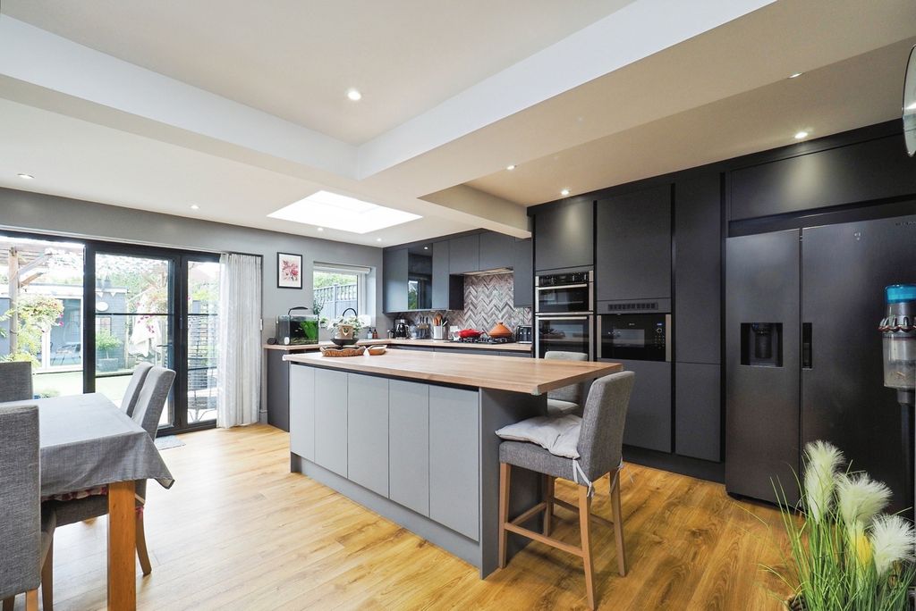 Property photo 2 of 35 Pbox-Img.Jpg