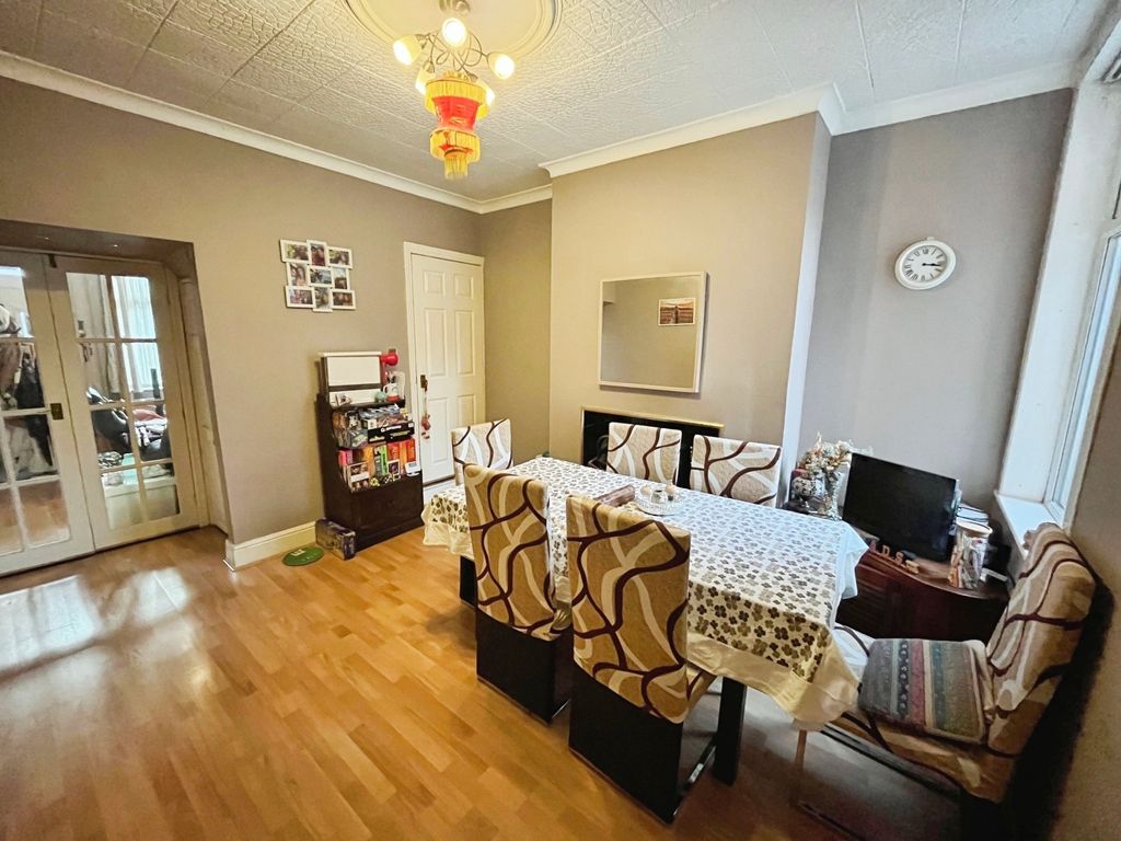 Property photo 3 of 14 Dining Room