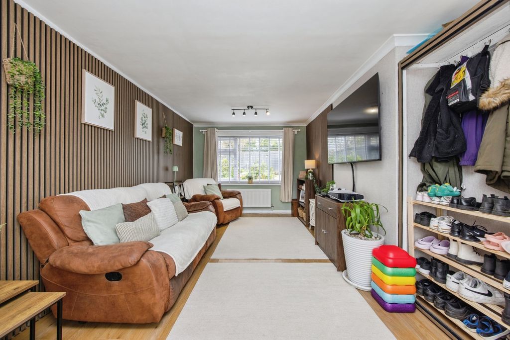 Property photo 2 of 19 Living Room