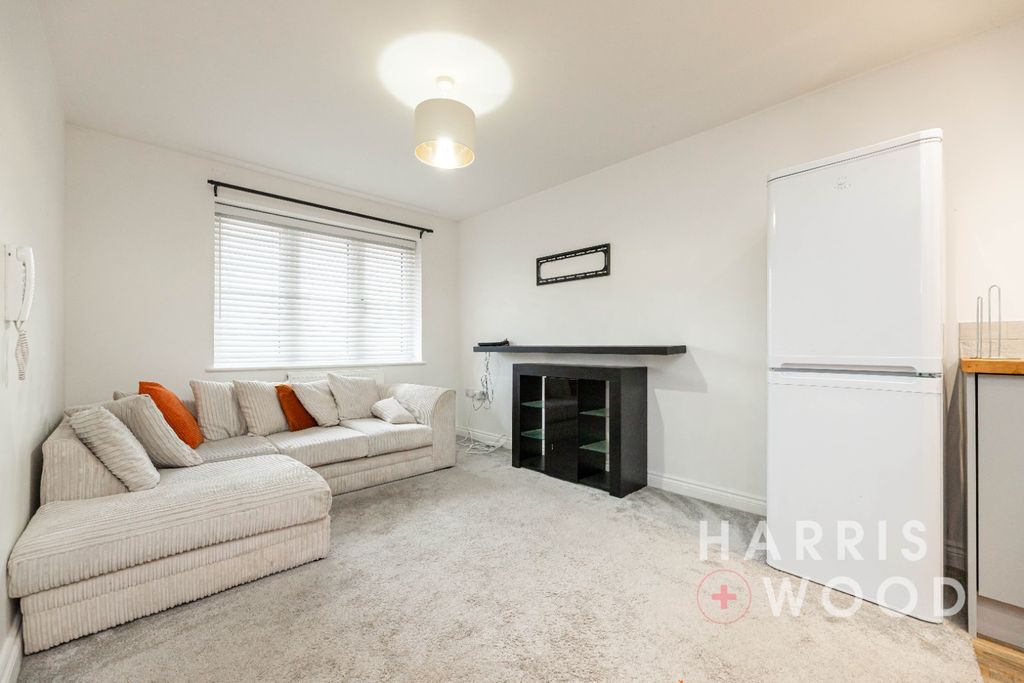 Property photo 3 of 11 5899864