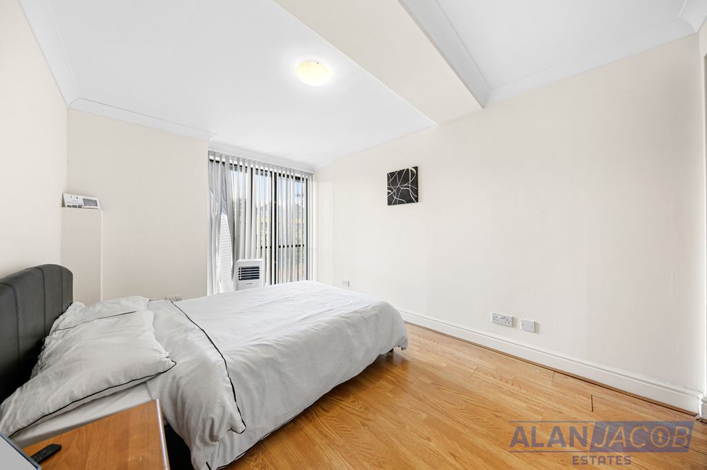 Property photo 2 of 39