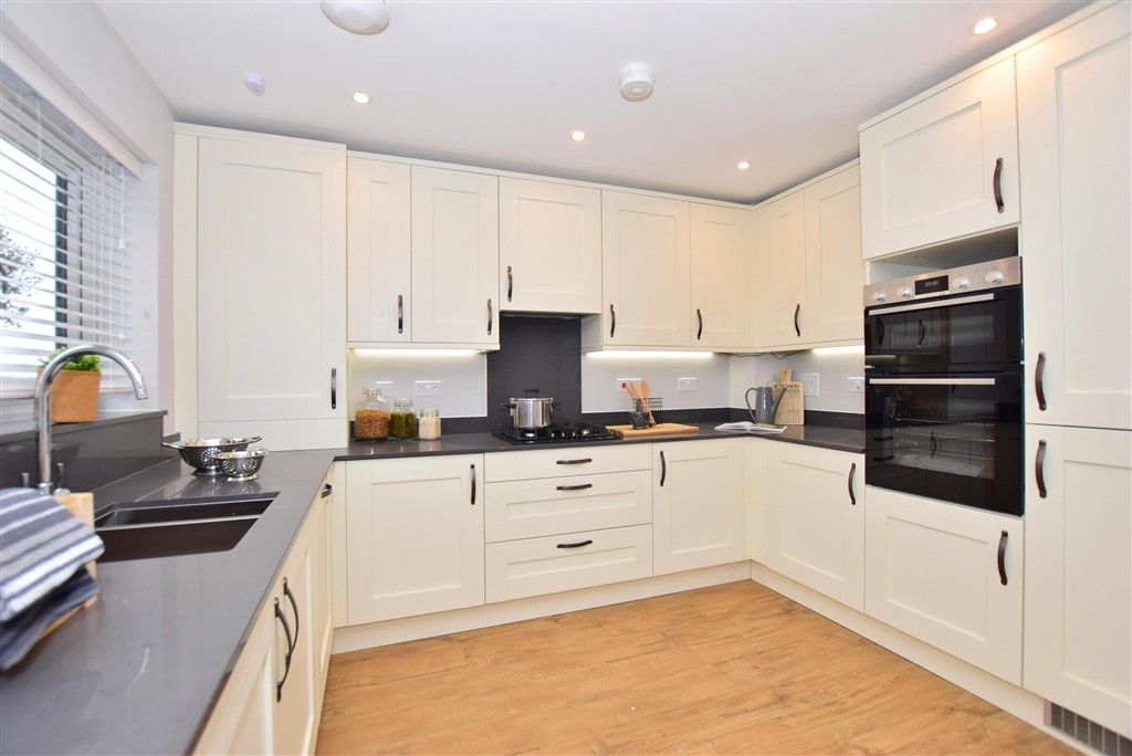 Property photo 2 of 6 Kitchen/Dining Area